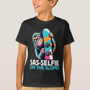 ゲレンデでのSas-selfieスノーボーディングビッグフット雪 Tシャツ