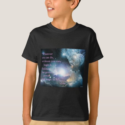 ゲーテ引用文と星雲 Tシャツ (正面)