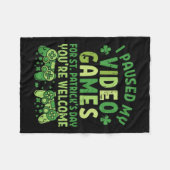 ゲーマーおもしろいIがSt Patrickのビデオゲームを一時停止 フリースブランケット (正面(横))