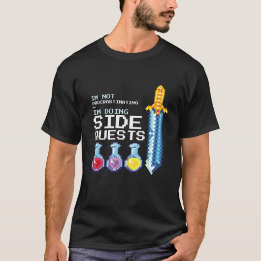 ゲーマーおもしろ 怠けてなんかいない サイドをやっているんだ Tシャツ (正面)