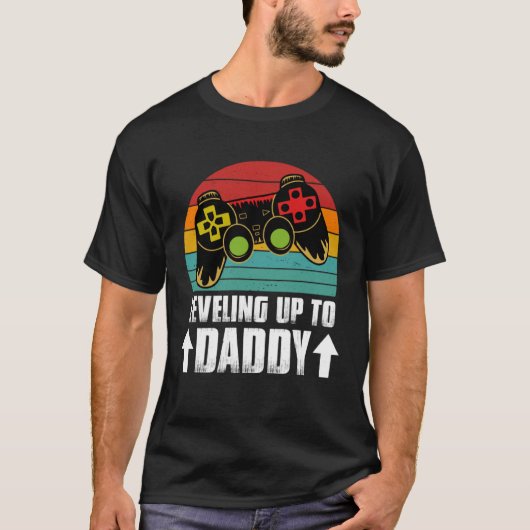 ゲーマーの妊娠レベリングのためのメンズパパ発表 Tシャツ (正面)
