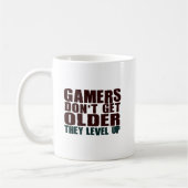 ゲーマーはより古く…なりません コーヒーマグカップ (左)