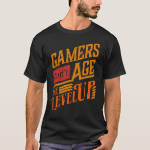 ゲーマーは年齢を上げていない私たちはパンプンおもしろいアーケードゲームをレベルアップ Tシャツ