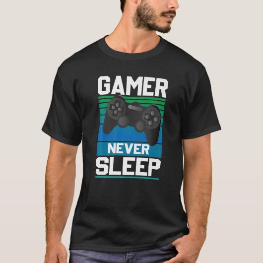 ゲーマーは決しておもしろい眠らないビデオゲーマーギークゲーム Tシャツ (正面)