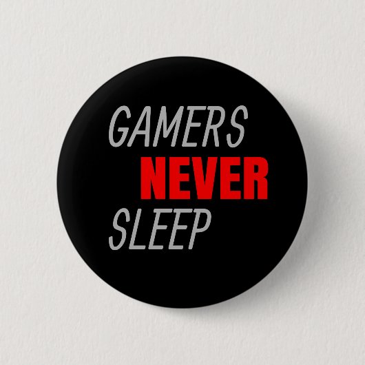 ゲーマーは決して眠らないビデオゲーム恋人のギフト 缶バッジ (正面)