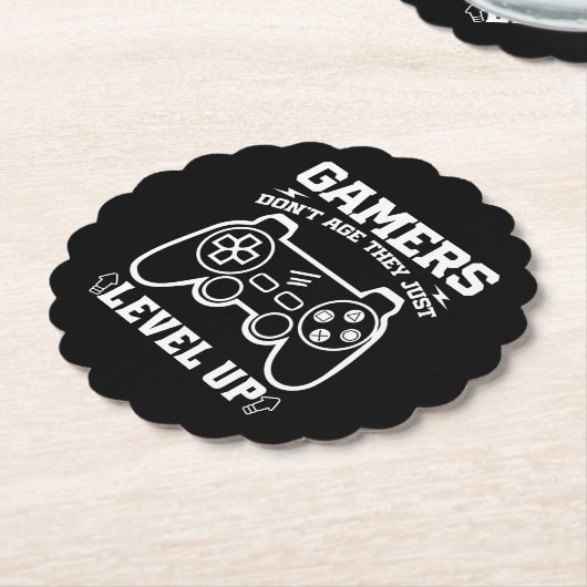 ゲーマーは、彼らはちょうどレベルアップ誕生日ゲーマー ペーパーコースター (アングル)