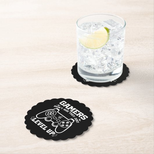 ゲーマーは、彼らはちょうどレベルアップ誕生日ゲーマー ペーパーコースター (インサイチュ)