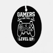 ゲーマーは、彼らはちょうどレベルアップ誕生日ゲーマー メタルオーナメント (正面左)