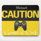 ゲーマーカッコいいイエローとブラック マウスパッド (正面)