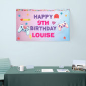 ゲーマーガールカラフルピンクビデオゲーム誕生日 横断幕 (トレードショー)