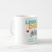 ゲーマーパーソナライズされたパパ | プレイヤーとのレベルアップパパ コーヒーマグカップ (正面左)
