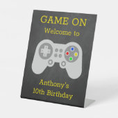 ゲーマーモダン任意の年齢の誕生日パーティーへようこそ 台座サイン (正面)