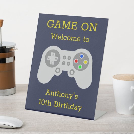 ゲーマーモダン任意の年齢の誕生日パーティーへようこそ 台座サイン (インサイチュ)