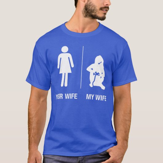 ゲーマー夫婦の贈り物、面白いゲーム夫のギフト Tシャツ (正面)