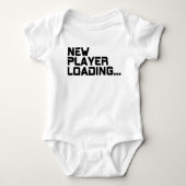 ゲーマー妊娠発表 新プレイヤー追加中 ベビーボディスーツ (正面)