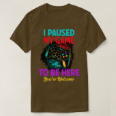 ゲーマー私は私のゲームをここで歓迎するために一時停止 Tシャツ (デザイン正面)