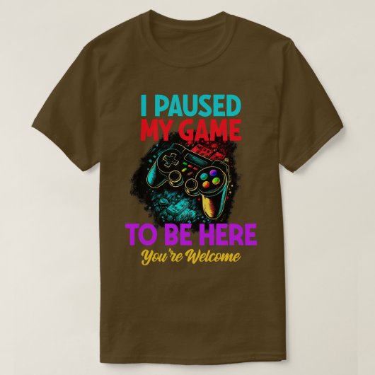 ゲーマー私は私のゲームをここで歓迎するために一時停止 Tシャツ (デザイン正面)