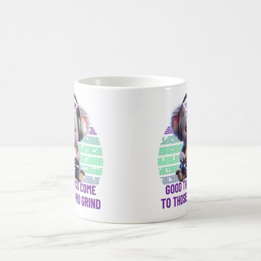ゲーマー・コアラ来ー – 挽く人に良い事 コーヒーマグカップ (中央)
