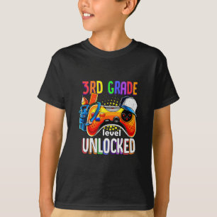 ゲーマーCKトゥースクールゲームパッド3年生レベルU Tシャツ