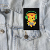 ゲーミングピザを愛するおもしろゲーマー少年 缶バッジ (インサイチュ)