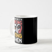 ゲーミング中＋ラーメン食べ中につき声が聞こえない面白Tシャツ コーヒーマグカップ (正面左)