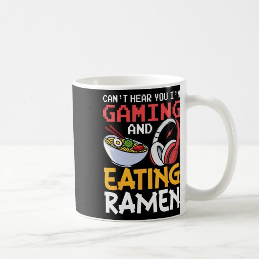 ゲーミング中＋ラーメン食べ中につき声が聞こえない面白Tシャツ コーヒーマグカップ (右)