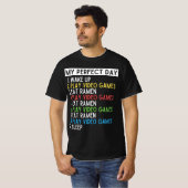 ゲームとラーメン好きおもしろいのビデオゲーム私の権利 Tシャツ (正面フル)