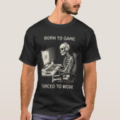 「ゲームに生まれて仕事を余儀なくされた」ドクロの面白グッズ Tシャツ (正面)