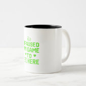 ゲームのネオンピクセルアートを一時停止 ツートーンマグカップ (正面右)