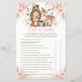 ゲームの上または下のウッドランド動物のピンクのフローラ