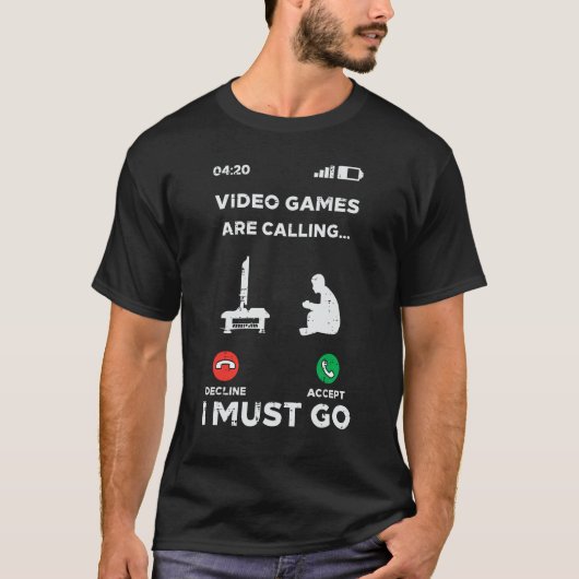ゲームの呼び出しはゲーマー男おもしろいの子K行く必要がある Tシャツ (正面)