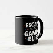 ゲームの至福に逃げる、ゲーマーのマグカップ マグカップ (正面右)