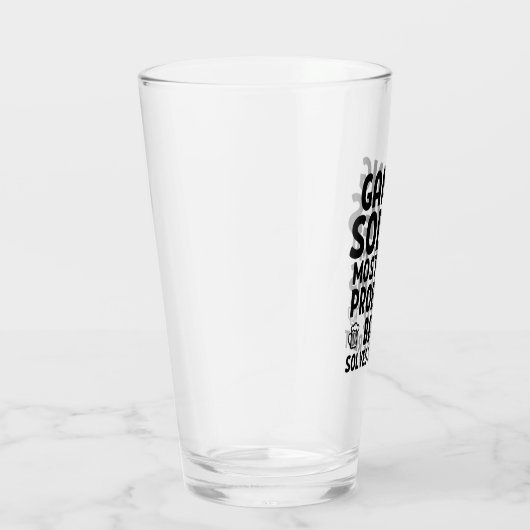 ゲームは私の問題のほとんどを解決する。 タンブラーグラス (右)