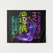 ゲームを一時停止してここに来たんだ よかったらどうぞ タペストリー (正面(横))