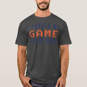 ゲームを一時停止して、ここにビデオゲームプレイヤーゲーミン Tシャツ