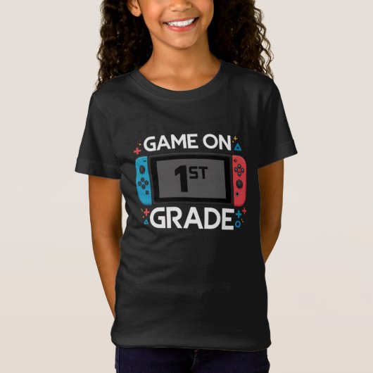 ゲームオンファーストグレード新学期ゲーマーおもしろい Tシャツ (正面)