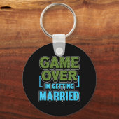 ゲームオーバー 結婚するよ 花婿 キーホルダー (正面)