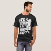 ゲームチェアのゲーマーのビデオゲームプレーヤー Tシャツ (正面フル)