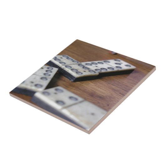 ゲームテーブルのドミノのドミノの木製の古いヴィンテージの演劇 タイル (側面)