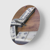 ゲームテーブルのドミノのドミノの木製の古いヴィンテージの演劇 ラウンド壁時計 (傾斜)