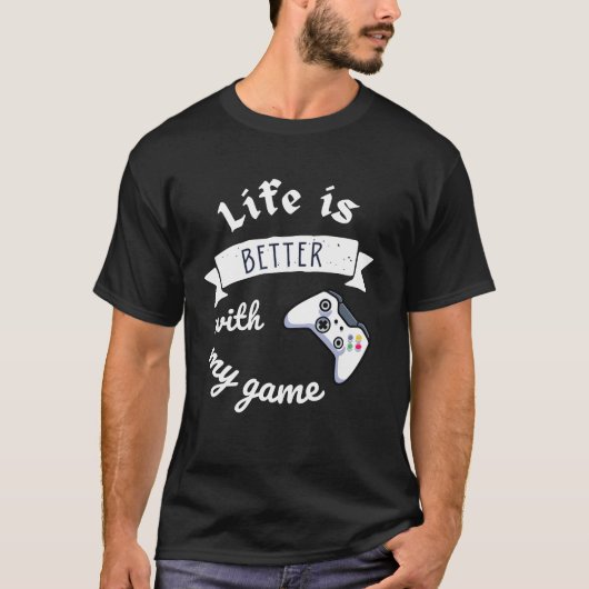 ゲーム上手なデザイン好きな友達といると最高 Tシャツ (正面)