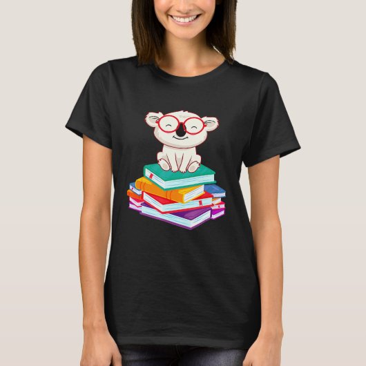 コアラの本の虫が本を読む Tシャツ (正面)