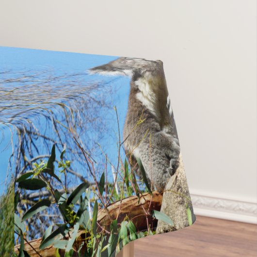 コアラは人生について考える時間を持っている。 テーブルクロス (インサイチュ)