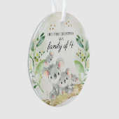 コアラは家族4人の初めてのクリスマスを持っている オーナメント (正面)