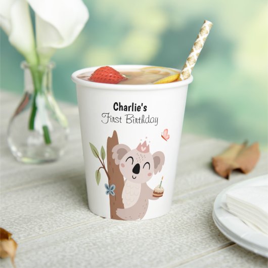 コアラぶら下がったの木にケーキと誕生日 紙コップ (インサイチュ)