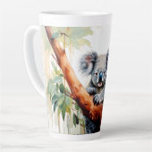 コアラガムの木に座る カフェラテマグ (左アングル)