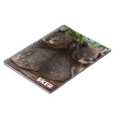 コアラ・ジョイス・バイオレットと崩れ落ちたノート ノートブック (左側)