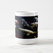 コイの熟視 コーヒーマグカップ (中央)