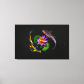 コイの魚がのまわりに池の蓮の花を泳ぐ キャンバスプリント (正面)