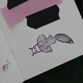 コイポンドアートコイフィッシュデザインレッドカリココイ ラバースタンプ